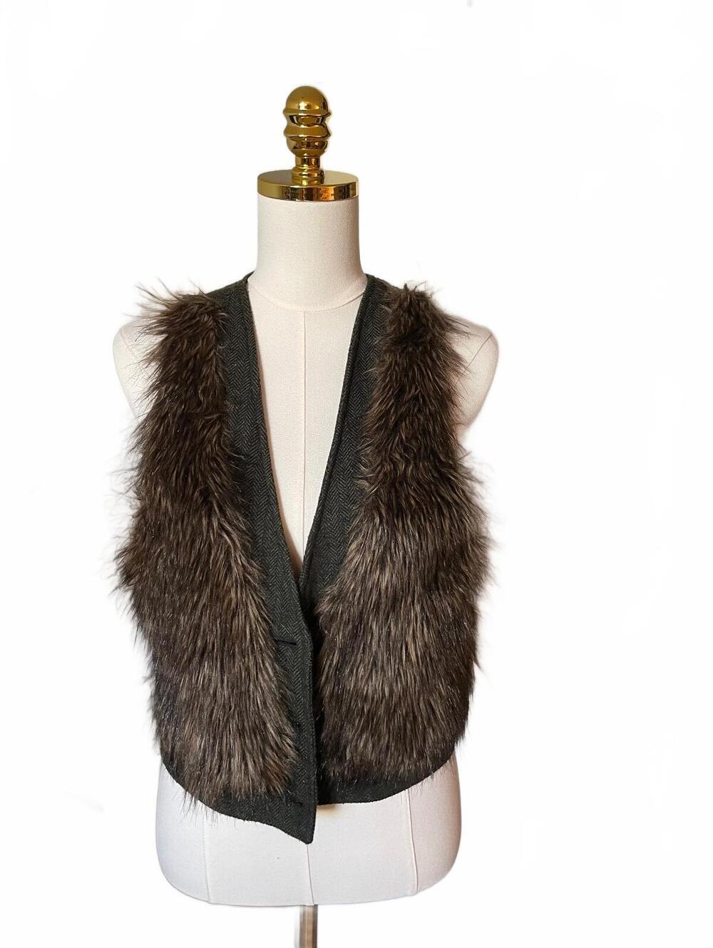 Love 21 faux fur open front vest brown size M M